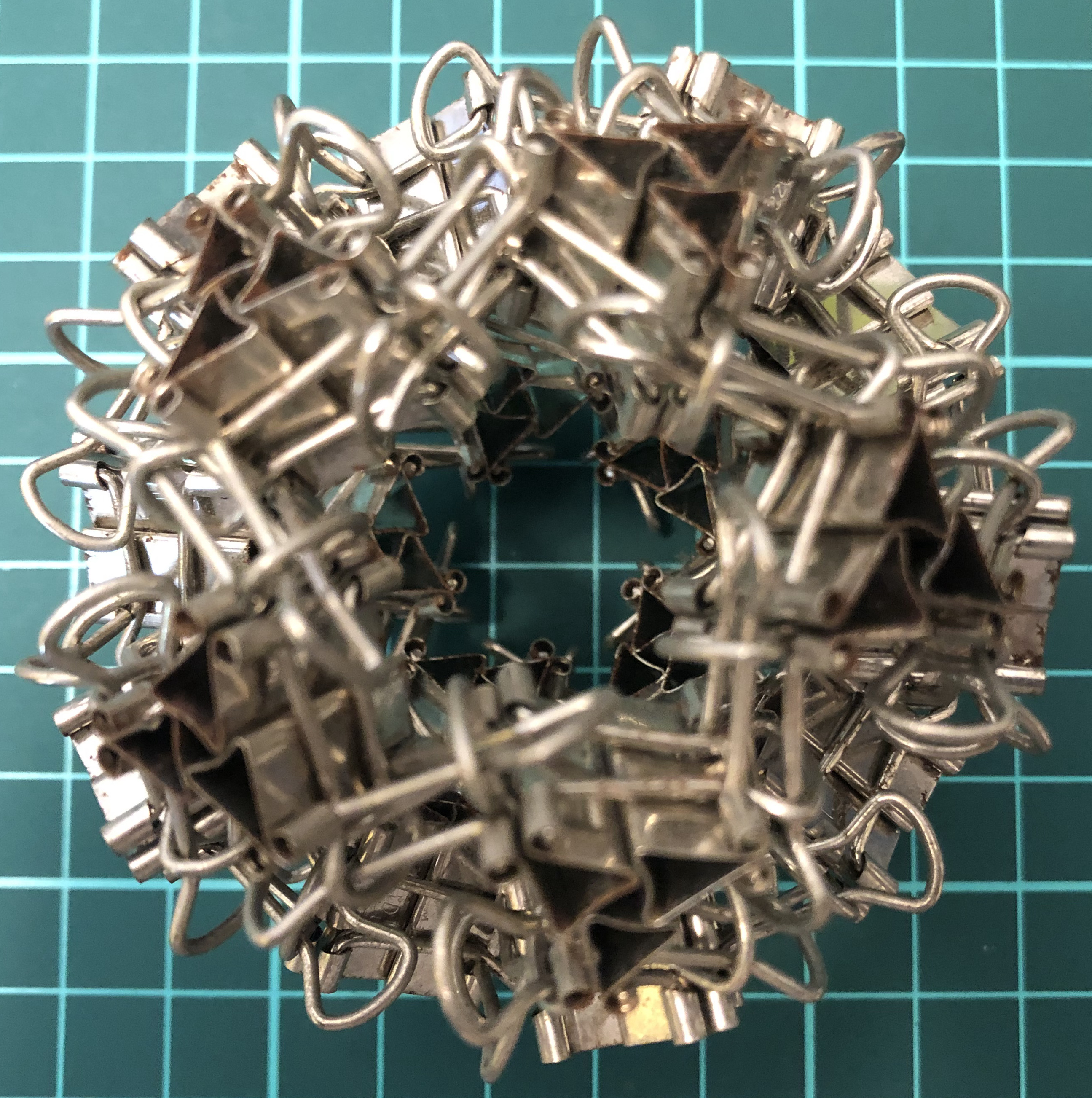 60 clips forming 30 Δ-vertices forming dodecahedron