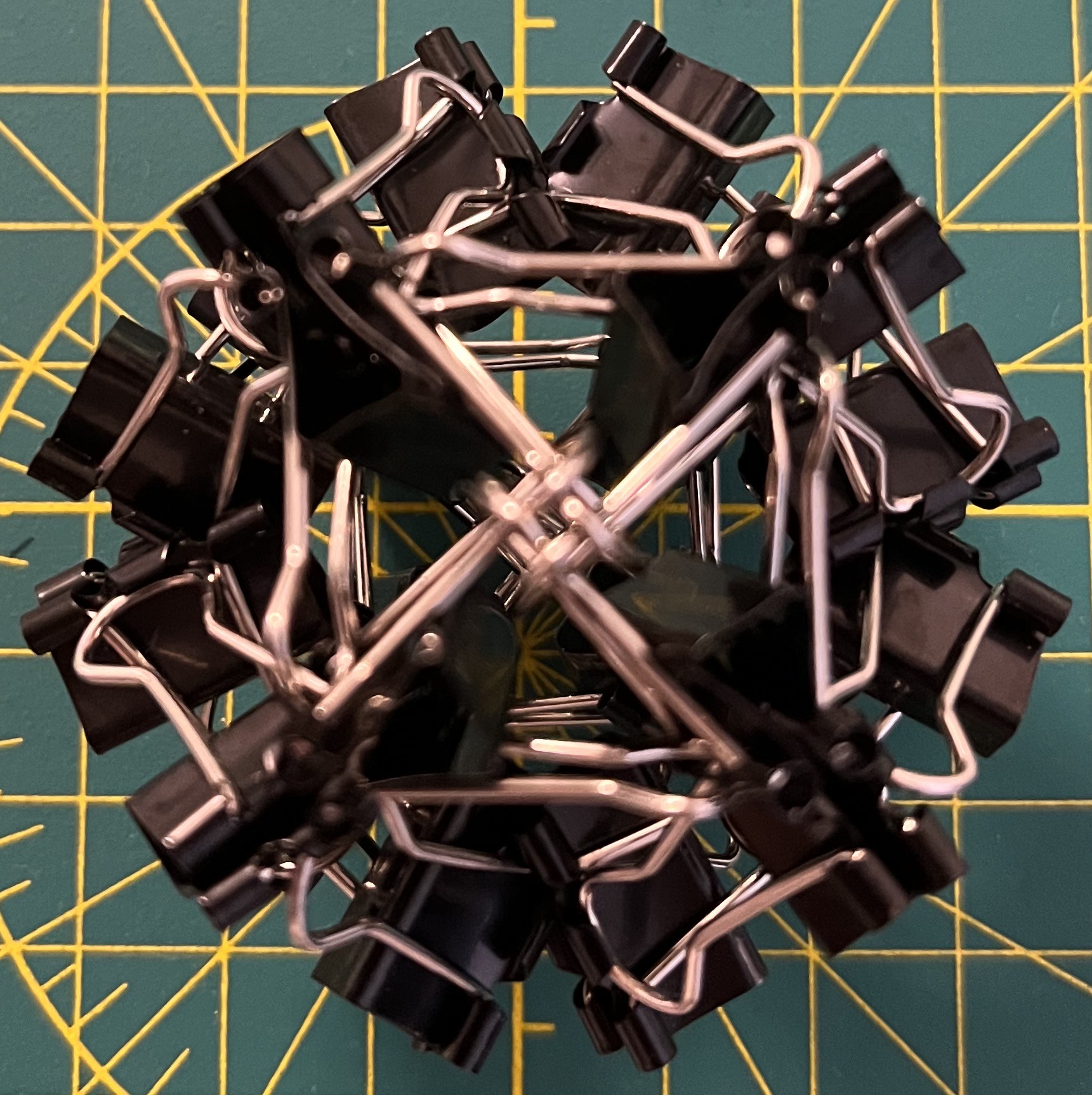24 clips forming 6 Φ-vertices forming octahedron