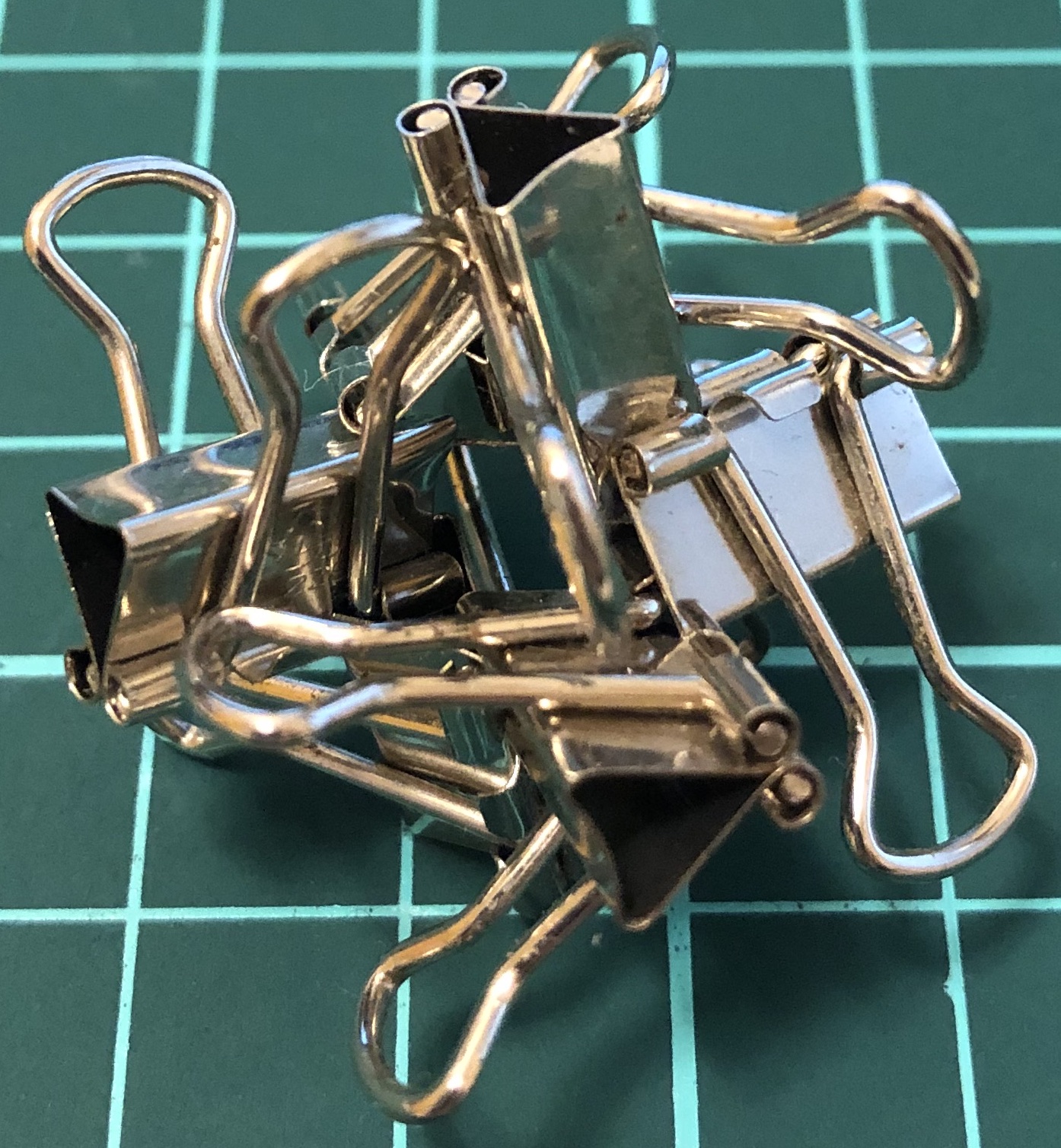 6 binder clips forming a cycle