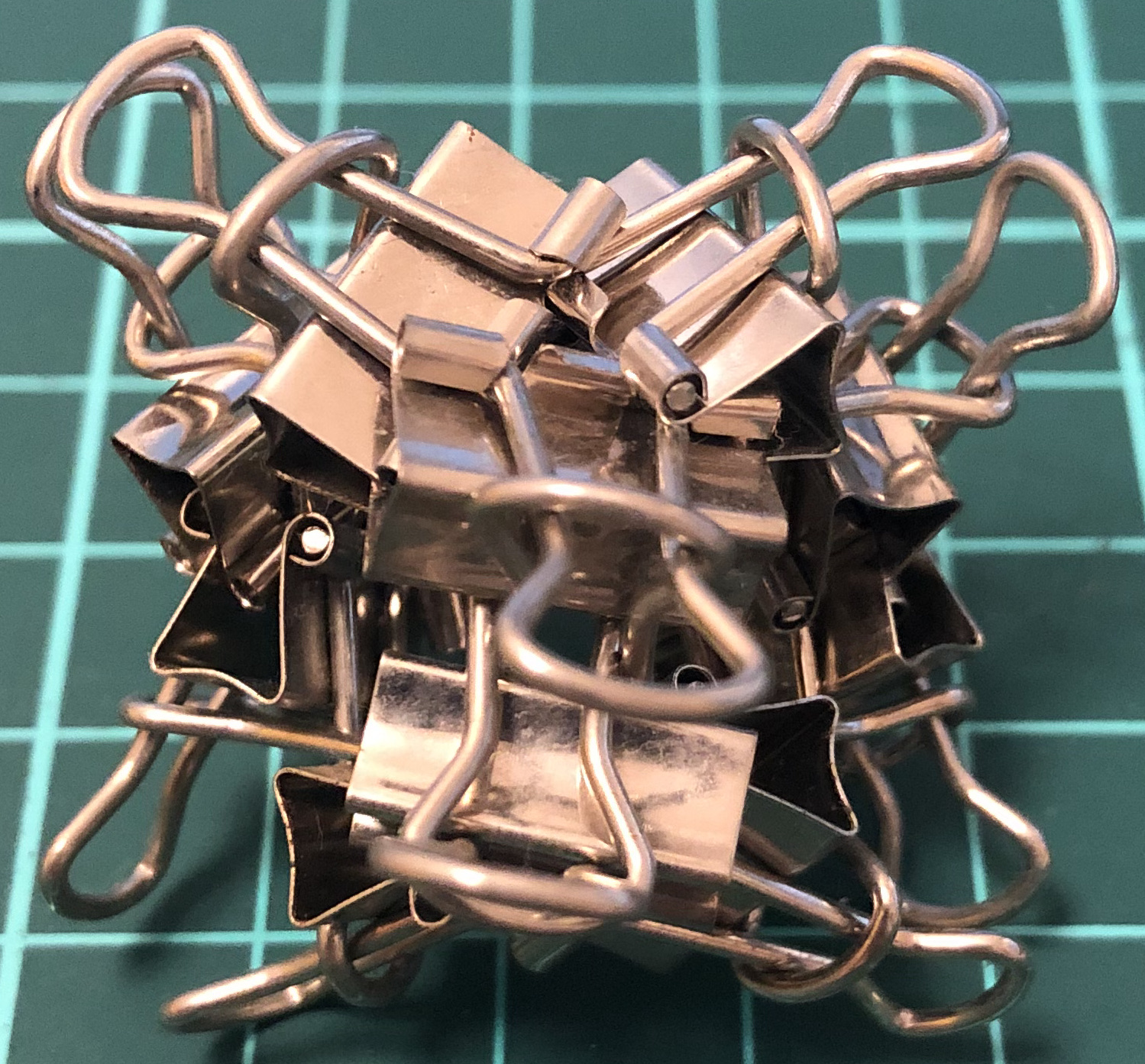 12 clips forming 6 W-edges forming tetrahedron