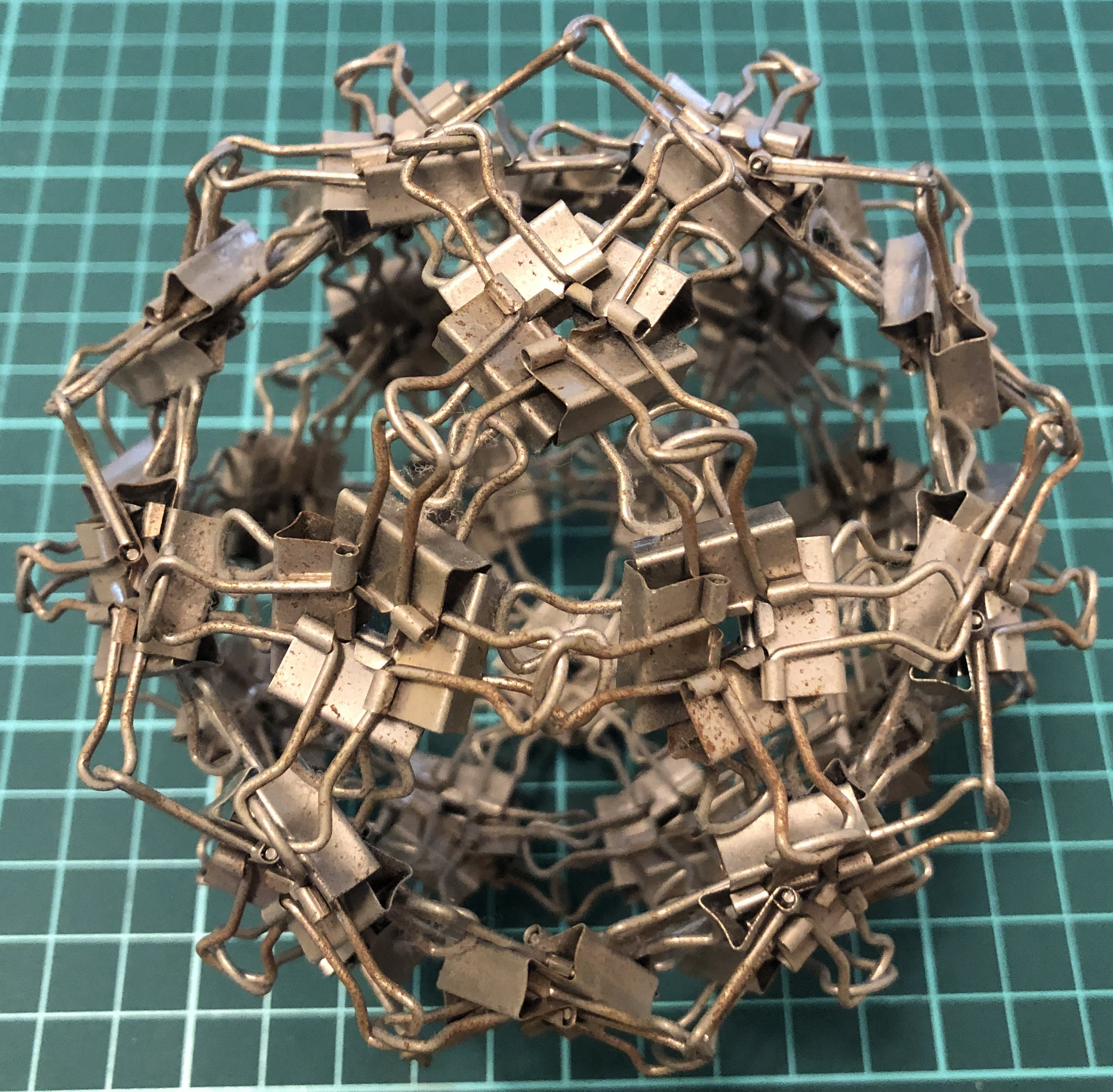 120 clips forming 60 W-edges forming icosidodecahedron