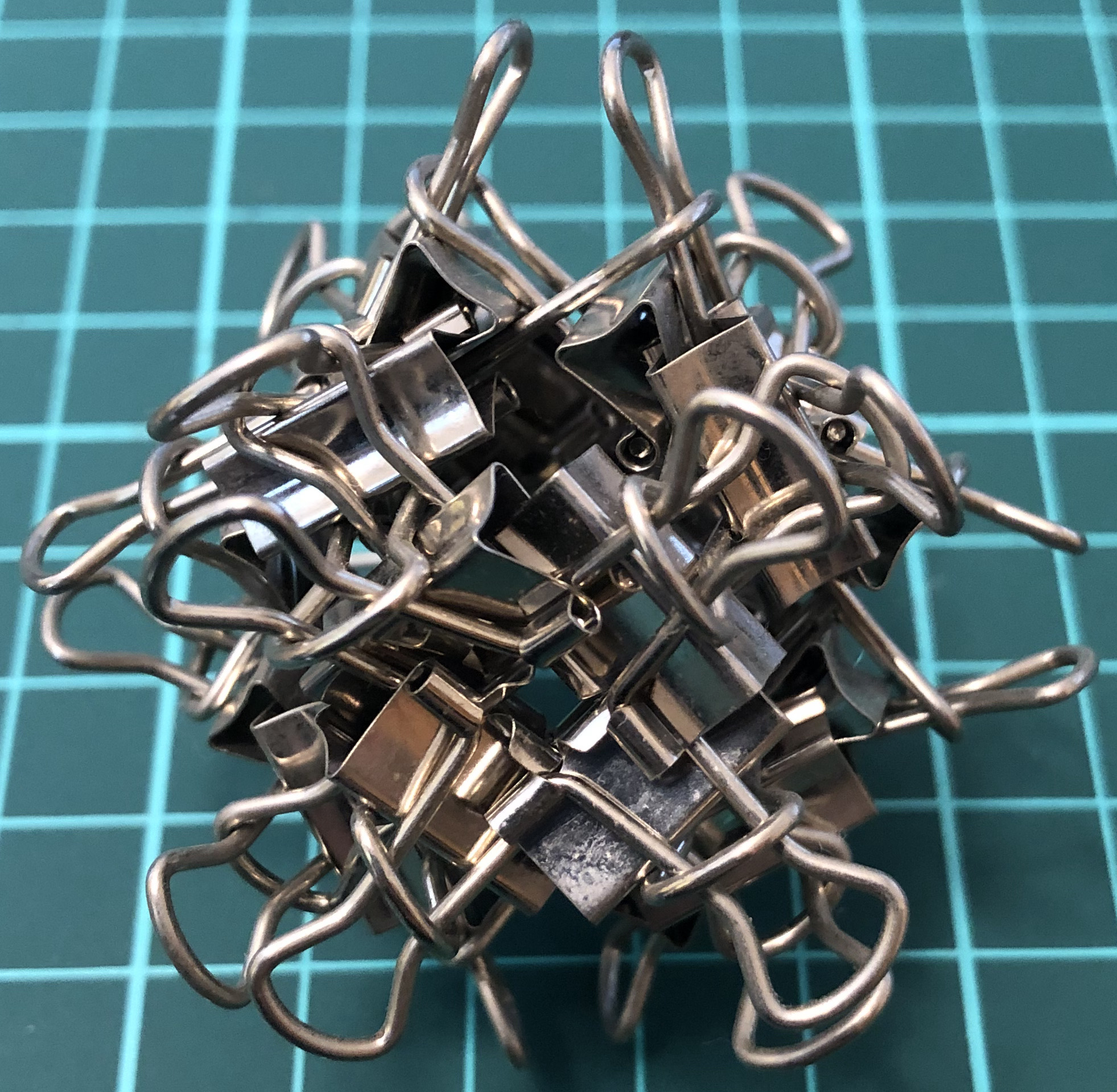 24 clips forming 12 W-edges forming octahedron